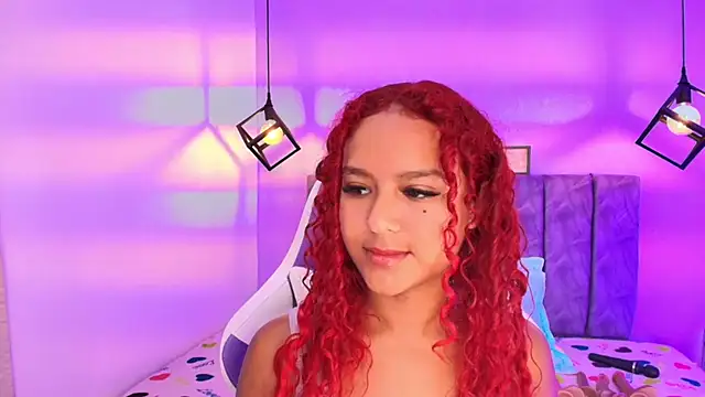 Snapshot of Sophiee_Velvet chatting on 10-03-25, 04:08 Sophiee Velvet online show from 10-03-25, 04:08