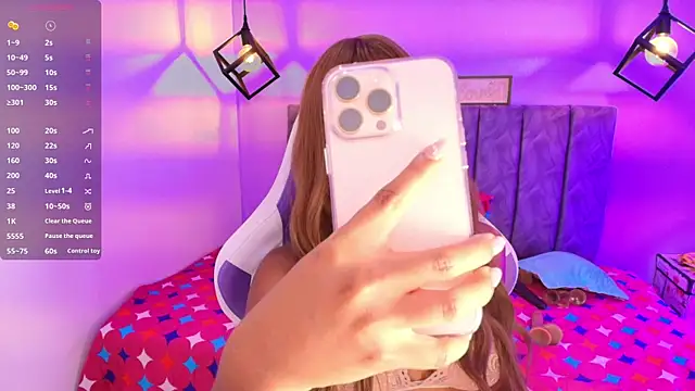 Snapshot of Sophiee_Velvet chatting on 09-16-25, 01:45 Sophiee Velvet online show from 09-16-25, 01:45