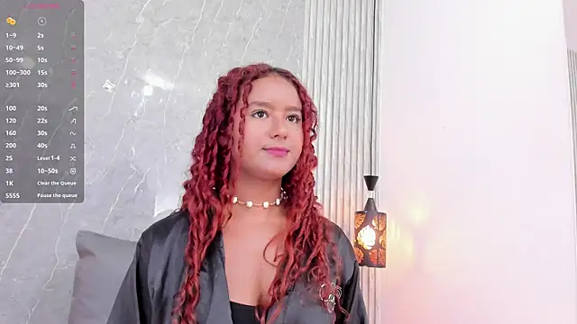 Snapshot of Sophiee_Velvet chatting on 03-19-25, 03:08 Sophiee Velvet online show from 03-19-25, 03:08