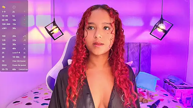 Snapshot of Sophiee_Velvet chatting on 09-23-25, 12:23 Sophiee Velvet online show from 09-23-25, 12:23