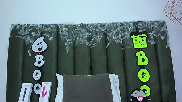 ThailyCherry online show from 10-24-25, 08:19