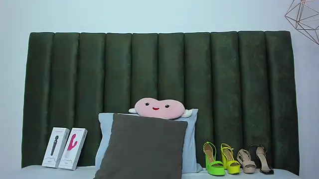 ThailyCherry online show from 11-08-25, 08:34