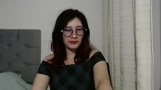 Snapshot of mariana124- chatting on 02-02-25, 06:14 mariana124- online show from 02-02-25, 06:14