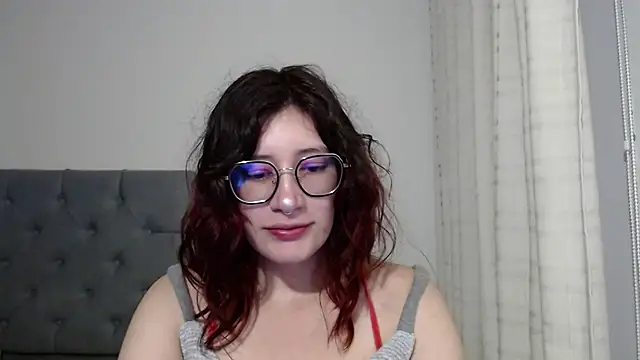 Snapshot of mariana124- chatting on 01-04-25, 10:13 mariana124- online show from 01-04-25, 10:13