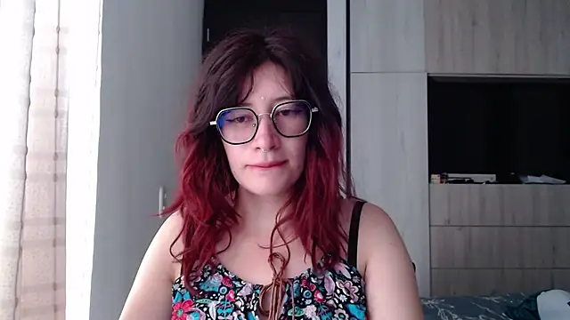 Snapshot of mariana124- chatting on 02-08-25, 03:42 mariana124- online show from 02-08-25, 03:42