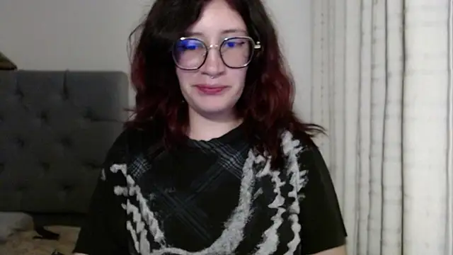 Snapshot of mariana124- chatting on 01-02-25, 11:31 mariana124- online show from 01-02-25, 11:31