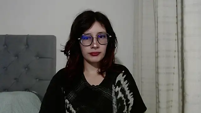 Snapshot of mariana124- chatting on 02-05-25, 08:14 mariana124- online show from 02-05-25, 08:14