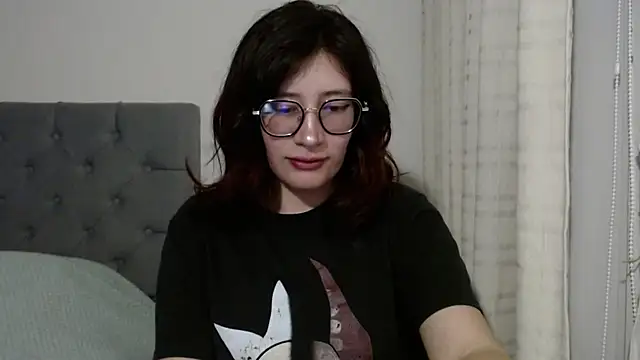 Snapshot of mariana124- chatting on 01-21-25, 10:30 mariana124- online show from 01-21-25, 10:30