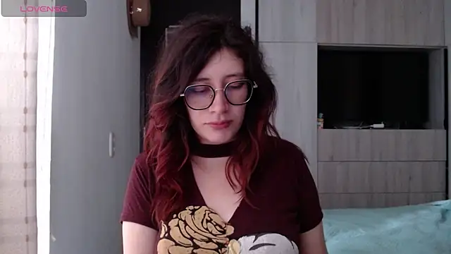Snapshot of mariana124- chatting on 02-22-25, 03:47 mariana124- online show from 02-22-25, 03:47