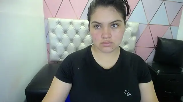 Snapshot of Marinasexxx chatting on 12-21-25, 06:42 Marinasexxx online show from 12-21-25, 06:42