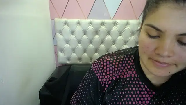 Snapshot of Marinasexxx chatting on 09-17-25, 06:54 Marinasexxx online show from 09-17-25, 06:54