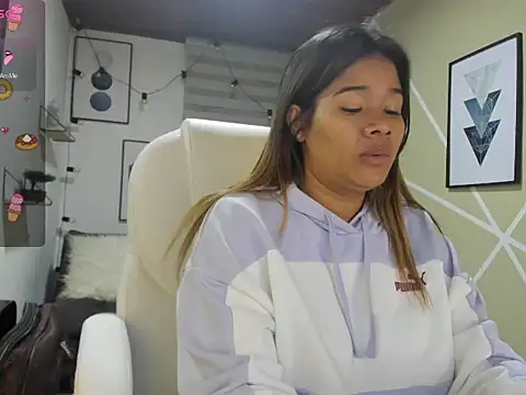 Enma  clark online show from 10-25-25, 04:11