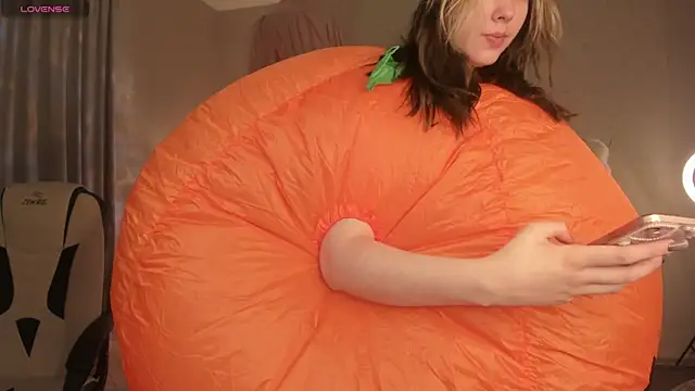 Vanessa Walters online show from 10-31-25, 03:03