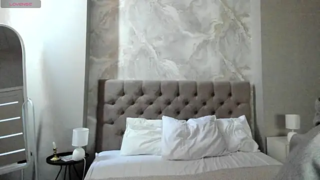 Vanessa Walters online show from 04-11-26, 03:03