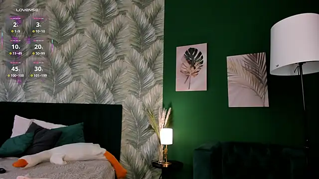 Vanessa Walters online show from 10-04-25, 02:57