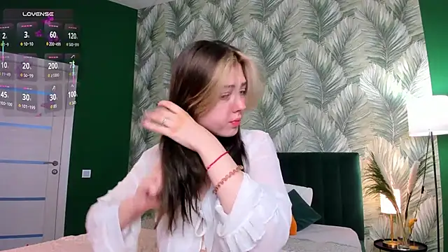 Vanessa Walters online show from 10-10-25, 03:29