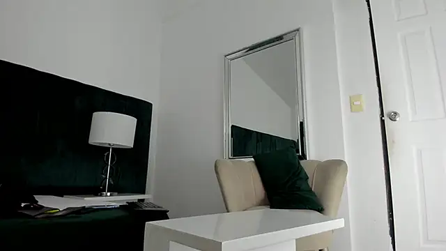 Snapshot of Lady_Godss chatting on 01-12-25, 01:32 Lady Godss online show from 01-12-25, 01:32