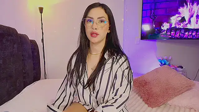 Snapshot of Maya_Bluee chatting on 04-20-26, 03:53 Maya Bluee online show from 04-20-26, 03:53