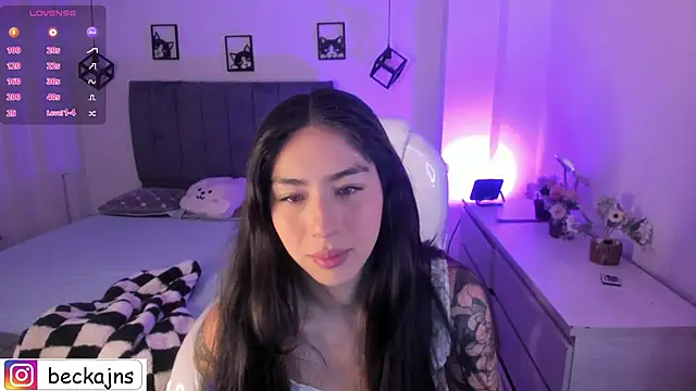 Snapshot of Beck_jones chatting on 10-22-25, 02:38 Beck jones online show from 10-22-25, 02:38