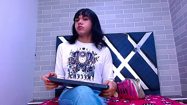 AndreaGil  online show from 09-23-25, 07:54