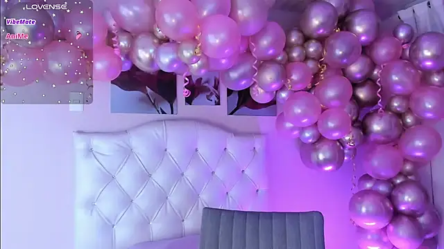 Snapshot of ellarosee_ chatting on 03-13-25, 10:43 ellarosee online show from 03-13-25, 10:43