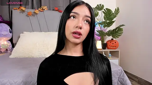 Snapshot of emy_bonita1 chatting on 10-22-25, 12:43 emy bonita1 online show from 10-22-25, 12:43