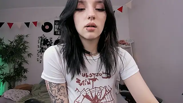 Snapshot of Viv_Player chatting on 02-08-25, 07:37 Viv Player online show from 02-08-25, 07:37