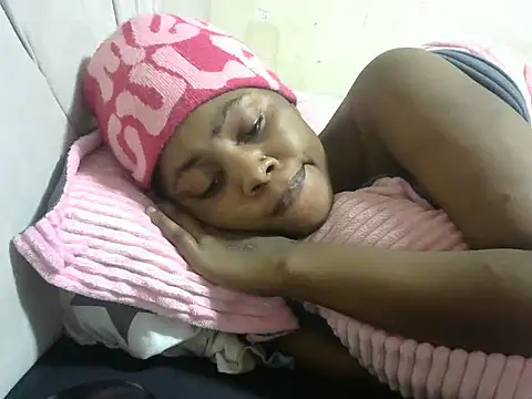 Snapshot of sweetgirlDora chatting on 09-21-25, 12:38 sweetgirlDora online show from 09-21-25, 12:38