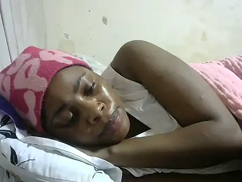 Snapshot of sweetgirlDora chatting on 10-04-25, 08:32 sweetgirlDora online show from 10-04-25, 08:32