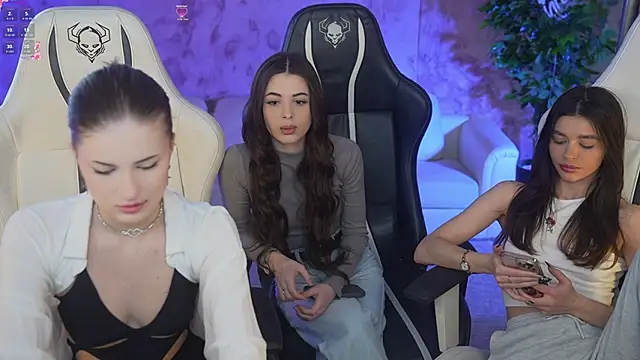 Snapshot of Gabriella054 chatting on 03-18-25, 11:33 Gabriella054 online show from 03-18-25, 11:33