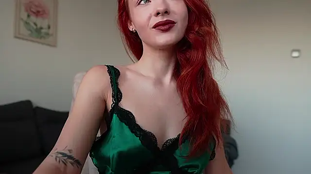 Snapshot of MiaRouge chatting on 06-24-26, 03:38 MiaRouge online show from 06-24-26, 03:38