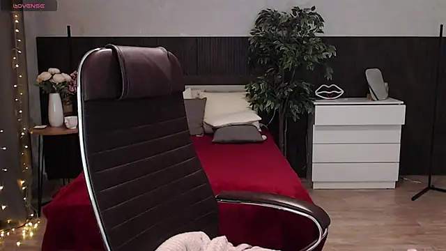 Cutie Annie online show from 12-05-25, 04:22