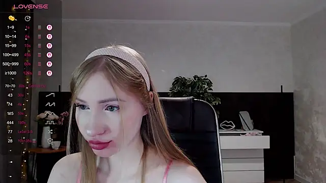 Cutie Annie online show from 11-23-25, 02:54