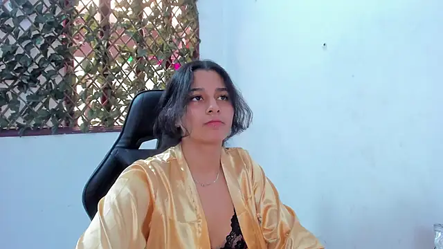 Snapshot of Megan_Whitte chatting on 03-21-25, 04:51 Megan Whitte online show from 03-21-25, 04:51