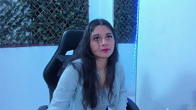 Snapshot of Megan_Whitte chatting on 03-09-25, 03:43 Megan Whitte online show from 03-09-25, 03:43