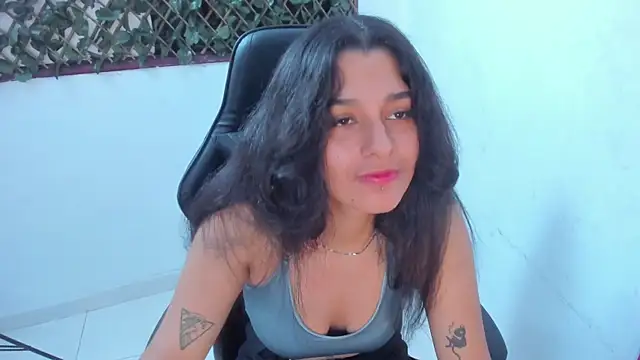 Snapshot of Megan_Whitte chatting on 03-17-25, 09:33 Megan Whitte online show from 03-17-25, 09:33