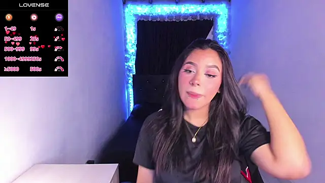 Snapshot of Mariana_Hasper_ chatting on 03-05-25, 12:49 Mariana Hasper  online show from 03-05-25, 12:49