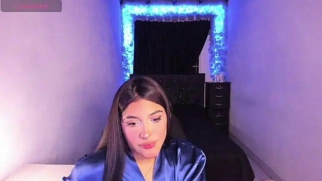 Snapshot of Mariana_Hasper_ chatting on 02-13-25, 12:13 Mariana Hasper  online show from 02-13-25, 12:13