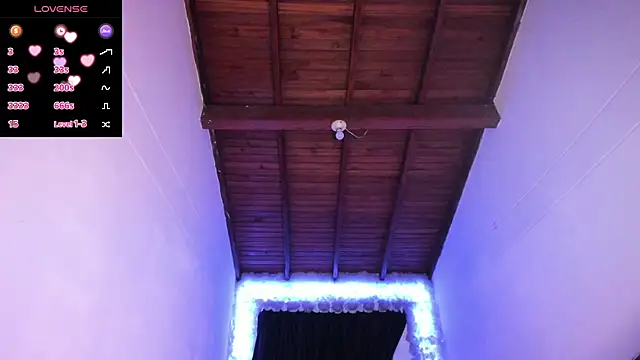 Snapshot of Mariana_Hasper_ chatting on 01-07-25, 01:17 Mariana Hasper  online show from 01-07-25, 01:17