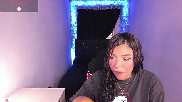 Snapshot of Mariana_Hasper_ chatting on 02-08-25, 10:08 Mariana Hasper  online show from 02-08-25, 10:08