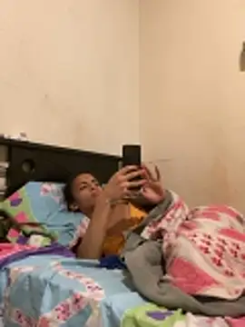 Snapshot of AlexaWarner chatting on 02-17-26, 10:12 AlexaWarner online show from 02-17-26, 10:12