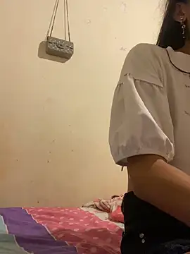 Snapshot of AlexaWarner chatting on 02-20-26, 04:09 AlexaWarner online show from 02-20-26, 04:09