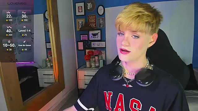 VladHellsing4 online show from 10-28-25, 02:49