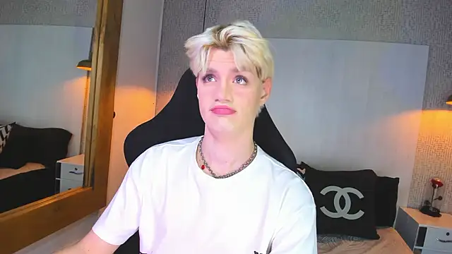 VladHellsing4 online show from 02-25-26, 01:55