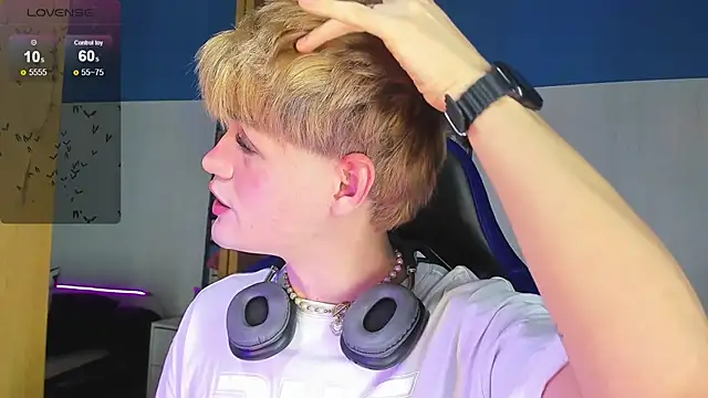 VladHellsing4 online show from 10-23-25, 02:27