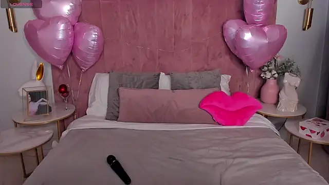 MilaVoxx online show from 02-15-26, 05:41