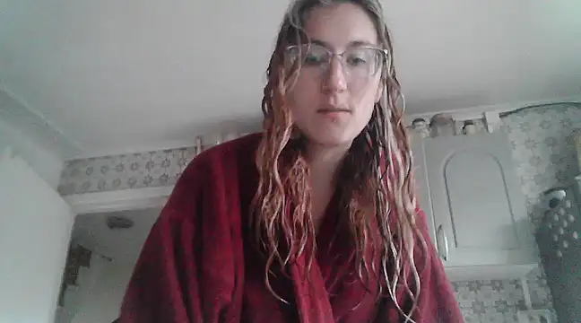 Snapshot of Afrania chatting on 03-04-25, 01:49 Afrania online show from 03-04-25, 01:49