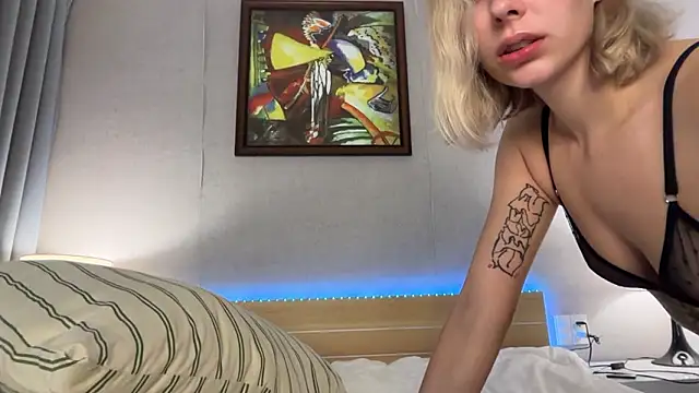 MiaDavis21 online show from 03-19-26, 04:23