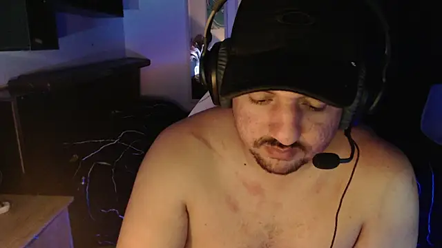 Snapshot of arthur_94 chatting on 02-06-25, 12:33 arthur 94 online show from 02-06-25, 12:33