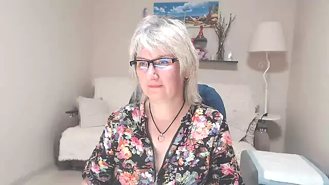 Snapshot of FleurMays chatting on 06-25-26, 04:32 FleurMays online show from 06-25-26, 04:32